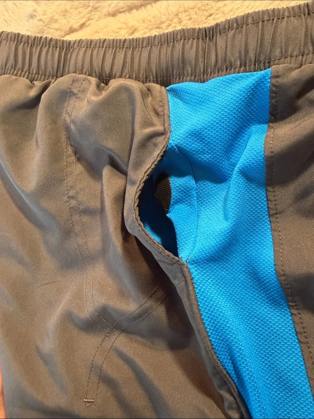 Mountain Hardwear Men’s Blue and Black Athletic Shorts w/ liner short, Medium